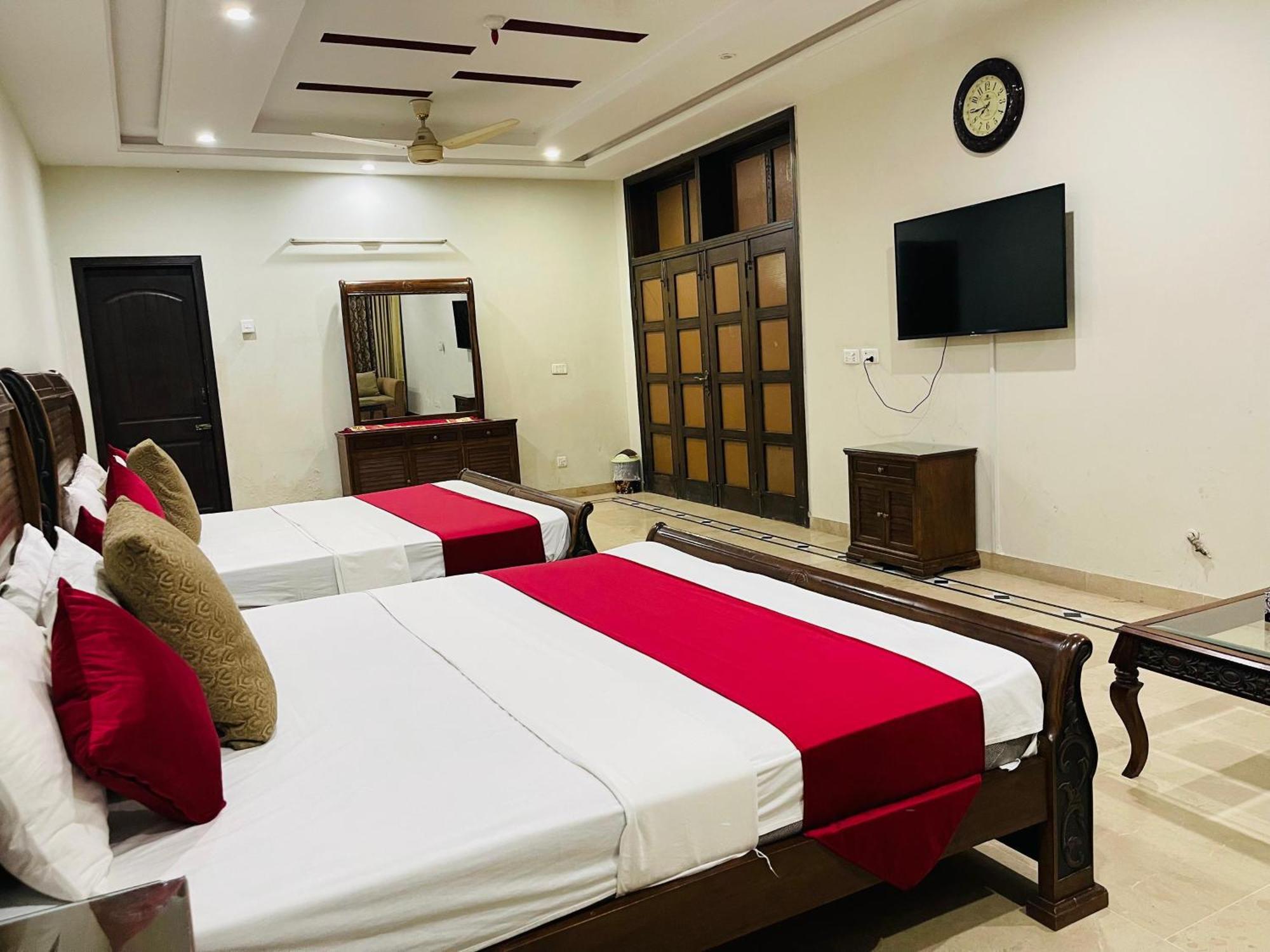 Hotel Clifton Inn Karachi Exterior photo