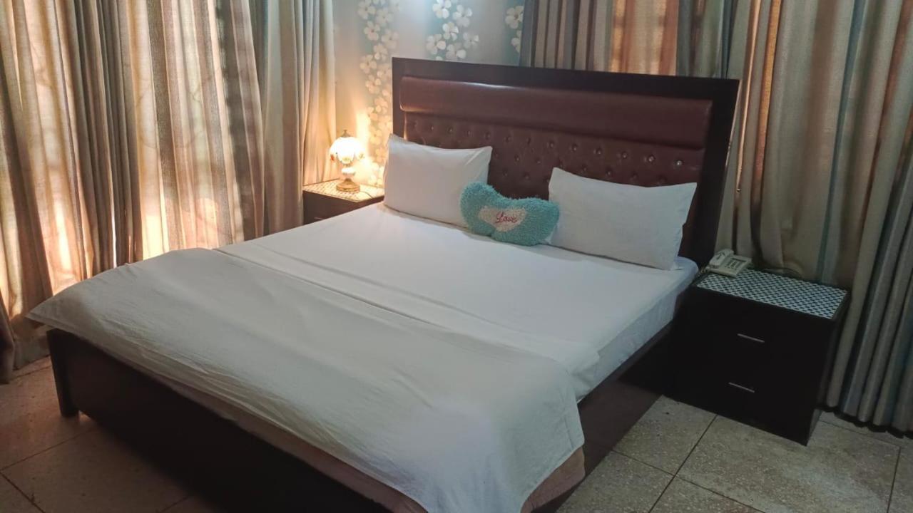 Hotel Clifton Inn Karachi Exterior photo